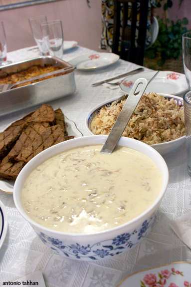 A serving bowl of shakrieh (شاكرية باللبن)